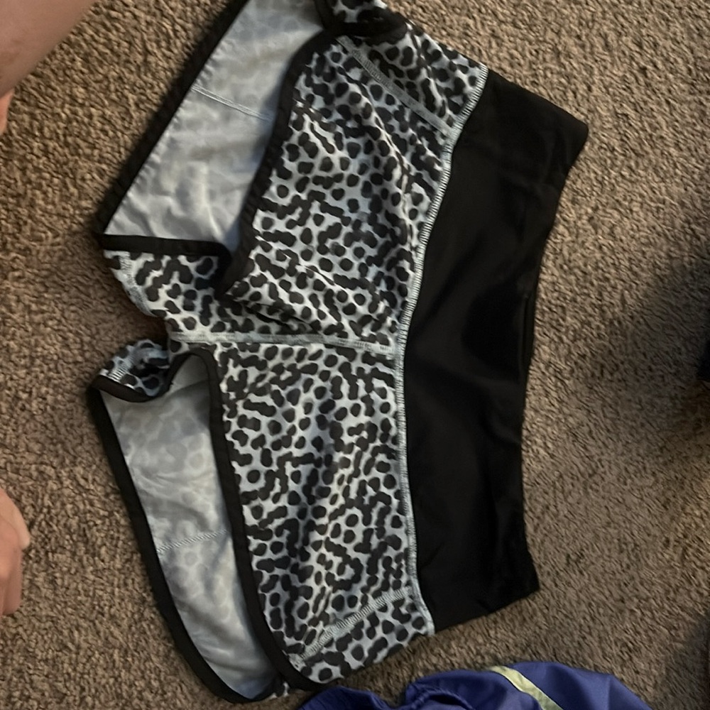 Lululemon Size 4 Speed Up’s